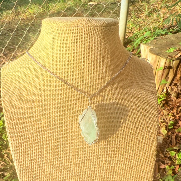 Jewelry - Green phantom fuchite  Quartz crystal necklace